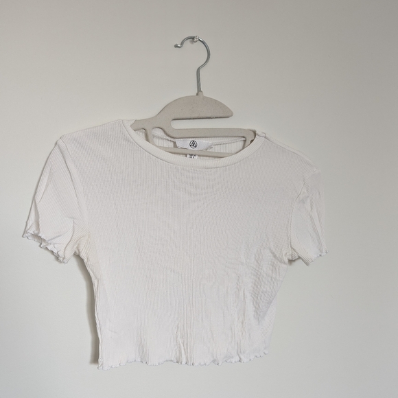 White and black crop top (2 items) - Picture 1 of 9